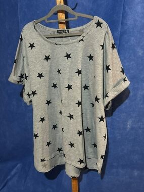 Kim & Cami Gray Star Print Women's Tee